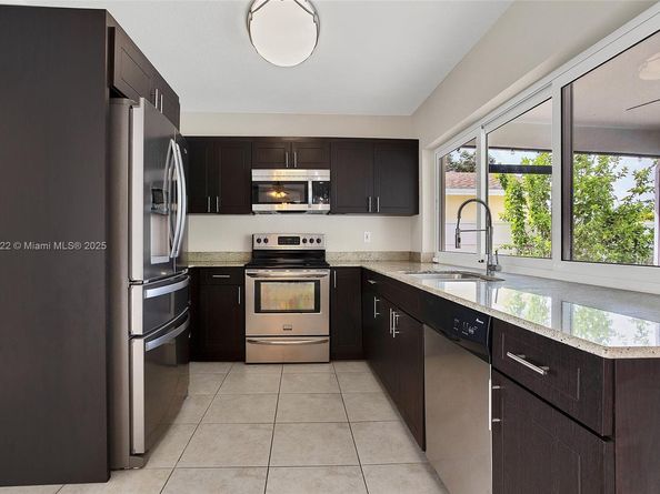 5031 SW 87th Ave, Cooper City FL 33328