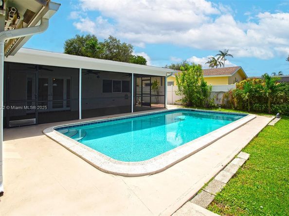 5031 SW 87th Ave, Cooper City FL 33328