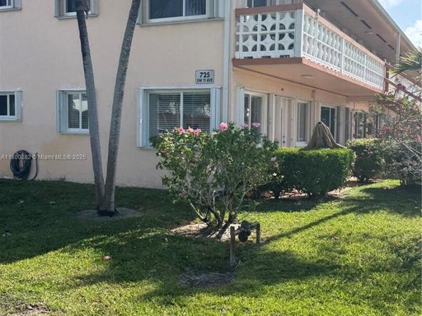 725 SW 11th Ave 17F, Hallandale Beach FL 33009