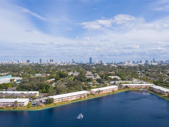 725 SW 11th Ave 17F, Hallandale Beach FL 33009