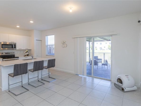 12561 NW 23rd Pl, Miami FL 33167