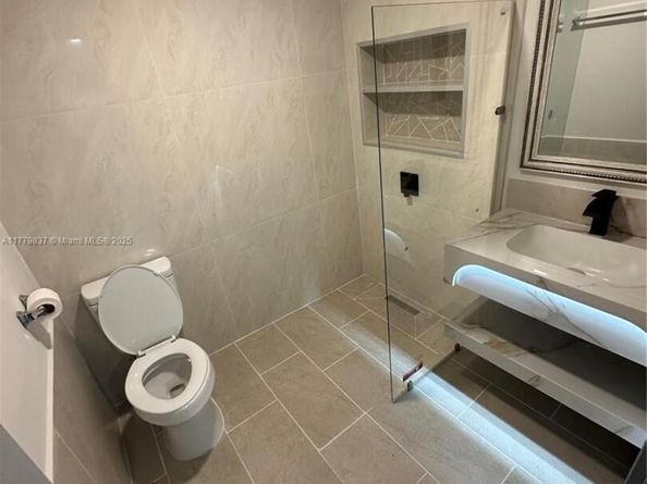 6335 Wiley St, Hollywood FL 33023