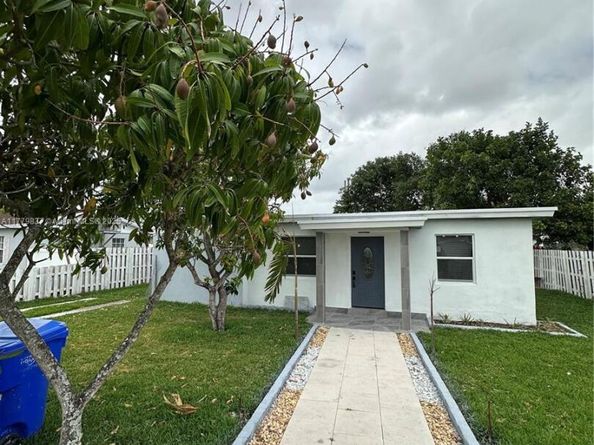 6335 Wiley St, Hollywood FL 33023