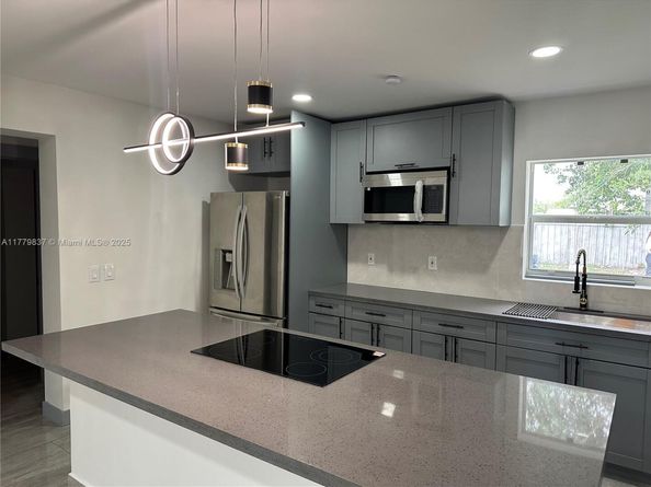 6335 Wiley St, Hollywood FL 33023