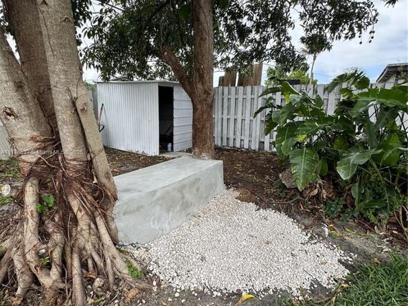 6335 Wiley St, Hollywood FL 33023