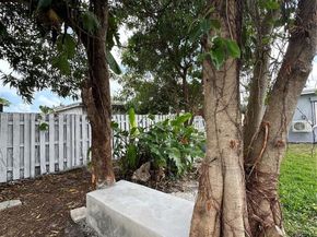 6335 Wiley St, Hollywood FL 33023
