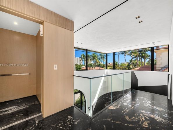 2401 Spanish River Rd, Boca Raton FL 33432