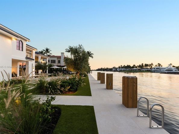 2401 Spanish River Rd, Boca Raton FL 33432