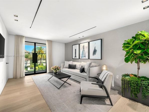 2401 Spanish River Rd, Boca Raton FL 33432