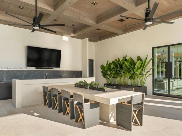 2401 Spanish River Rd, Boca Raton FL 33432