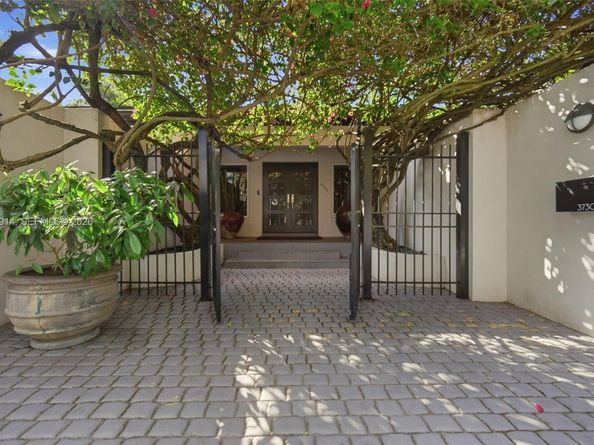 3730 Solana Rd, Miami FL 33133