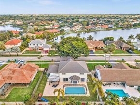 821 Somerset Ave, Davie FL 33325