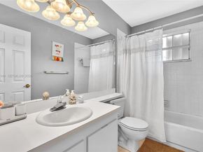 821 Somerset Ave, Davie FL 33325