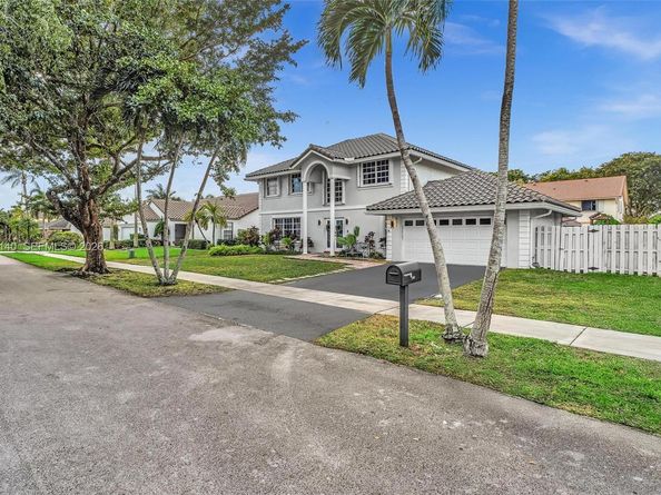 821 Somerset Ave, Davie FL 33325