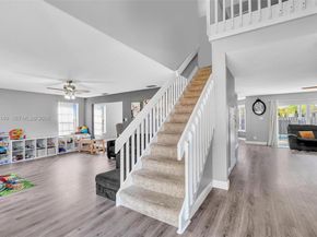 821 Somerset Ave, Davie FL 33325