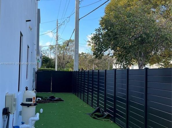 1533 SW 22 terrace, Miami FL 33145