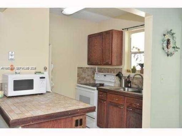 13101 Memorial Hwy 219 Hwy 219, North Miami FL 33161