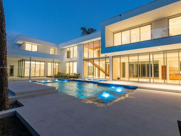 6720 SW 98th St, Pinecrest FL 33156