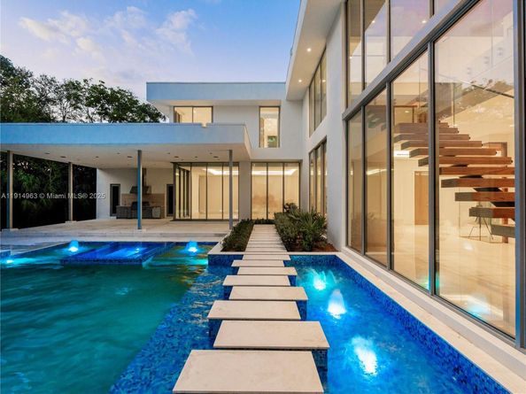 6720 SW 98th St, Pinecrest FL 33156