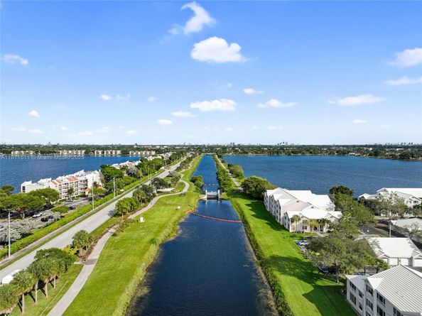 2871 N Oakland Forest Dr 210, Oakland Park FL 33309