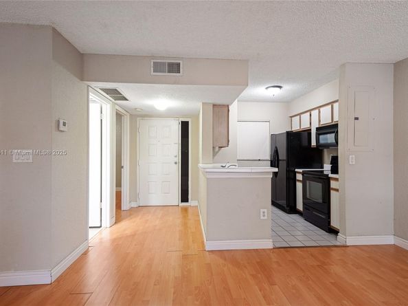 2871 N Oakland Forest Dr 210, Oakland Park FL 33309