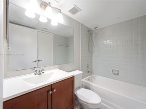 2871 N Oakland Forest Dr 210, Oakland Park FL 33309