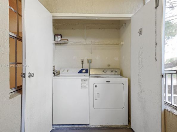 2871 N Oakland Forest Dr 210, Oakland Park FL 33309