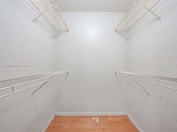 2871 N Oakland Forest Dr 210, Oakland Park FL 33309