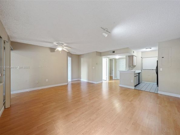 2871 N Oakland Forest Dr 210, Oakland Park FL 33309