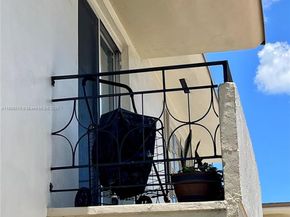 855 W 29th St 11, Hialeah FL 33012