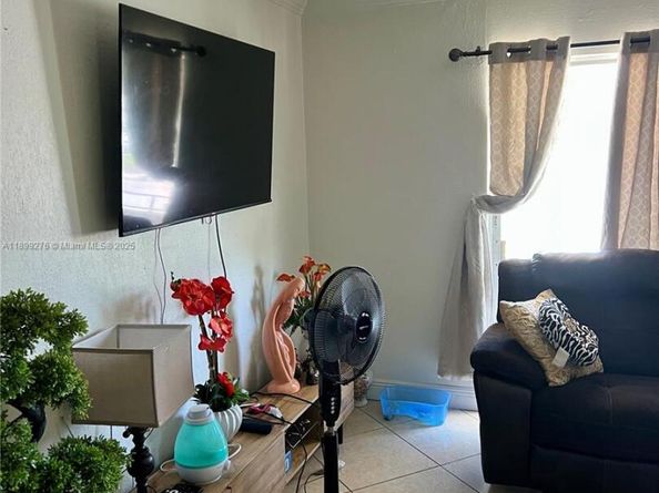 855 W 29th St 11, Hialeah FL 33012