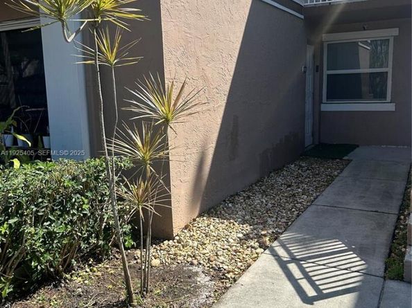 1250 SW 113th Ter 102, Pembroke Pines FL 33025