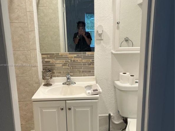 1625 NW 9th Ave, Fort Lauderdale FL 33311