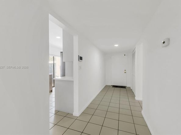 380 Fairway Cir 46, Weston FL 33326