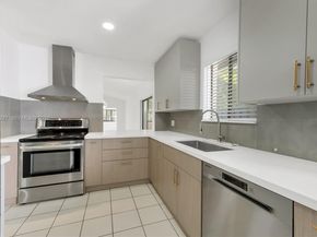 380 Fairway Cir 46, Weston FL 33326