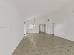 380 Fairway Cir 46, Weston FL 33326