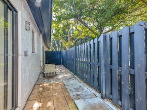 380 Fairway Cir 46, Weston FL 33326