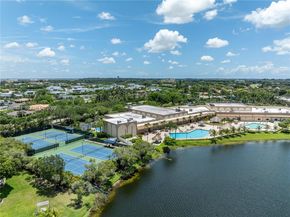 380 Fairway Cir 46, Weston FL 33326