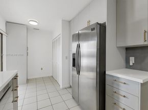 380 Fairway Cir 46, Weston FL 33326