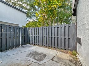 380 Fairway Cir 46, Weston FL 33326