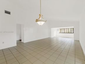 380 Fairway Cir 46, Weston FL 33326