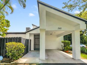 380 Fairway Cir 46, Weston FL 33326