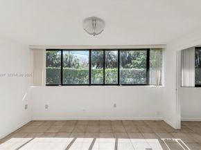 380 Fairway Cir 46, Weston FL 33326