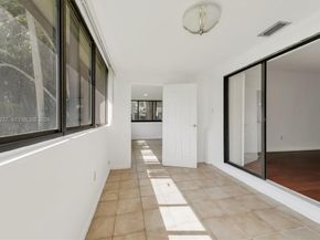 380 Fairway Cir 46, Weston FL 33326