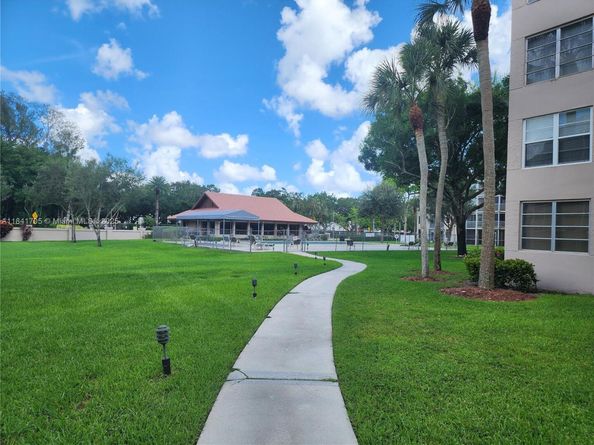 1900 Sabal Palm Dr 305, Davie FL 33324