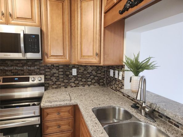 1900 Sabal Palm Dr 305, Davie FL 33324