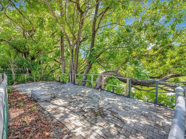 11230 SW 69th Ct, Pinecrest FL 33156