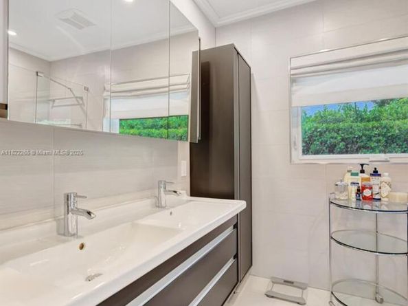 11230 SW 69th Ct, Pinecrest FL 33156