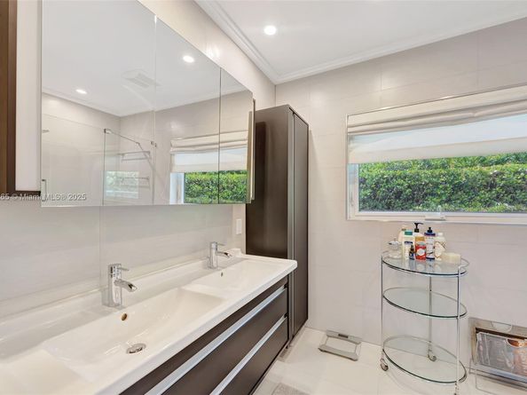 11230 SW 69th Ct, Pinecrest FL 33156