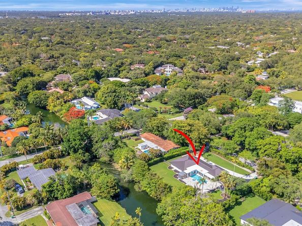 11230 SW 69th Ct, Pinecrest FL 33156